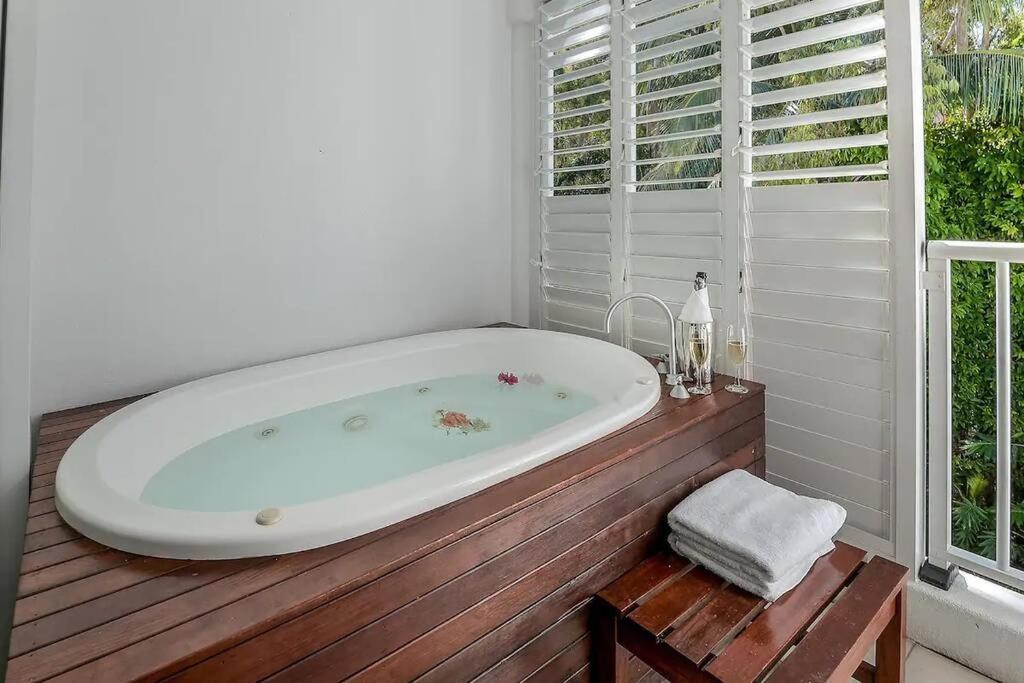 Beach Club Palm Cove Serenity Wing 3 Bed Penthouse Экстерьер фото